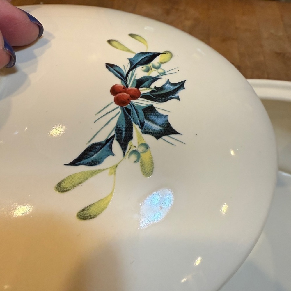 Lenox Winter Greetings Cream and Red Cardinal Covered Dish Christmas Dish - Picture 16 of 16